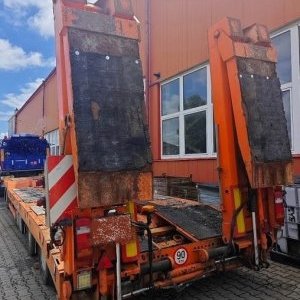 foto 40/32t pryczepa niskopodwoziowa 4-osiowa Goldhofer Moeslein